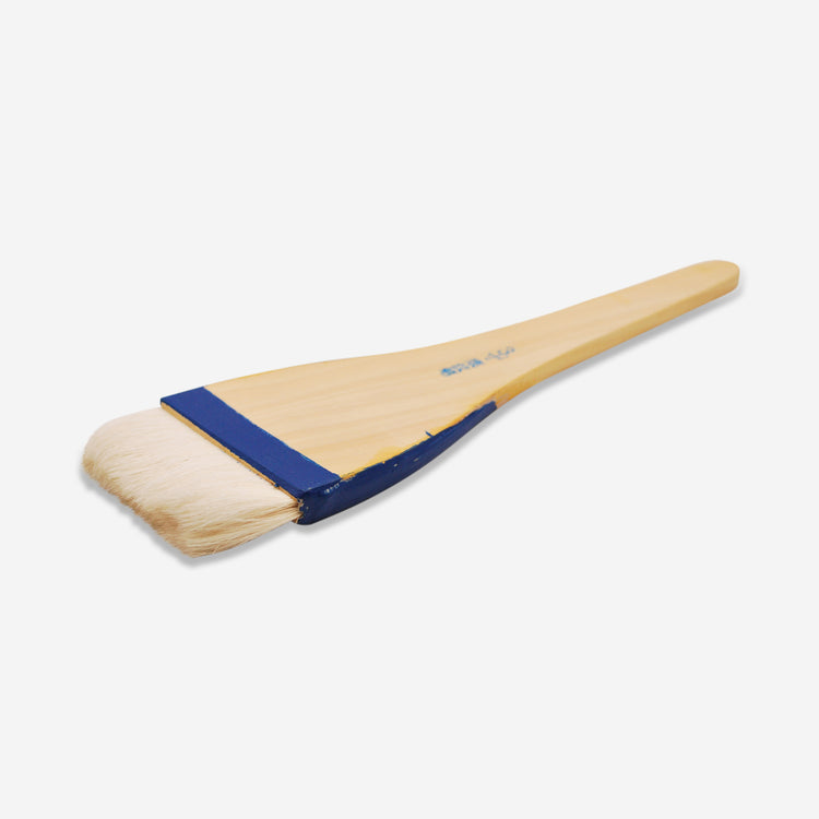 3" wide hake brush that can be used for applying smooth even coats of underglazes, slips, washes, and glazes.