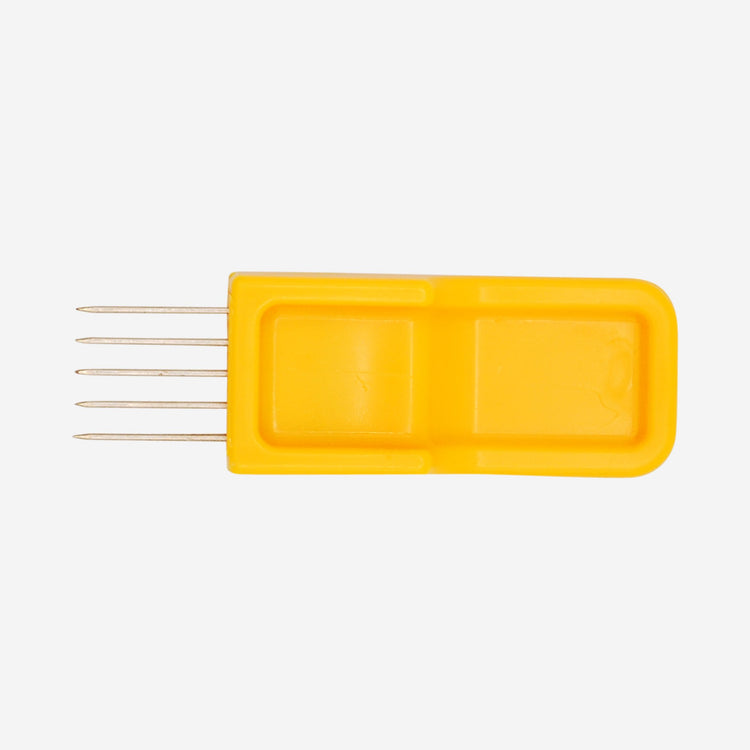 Small scoring tool that has 5 pins.