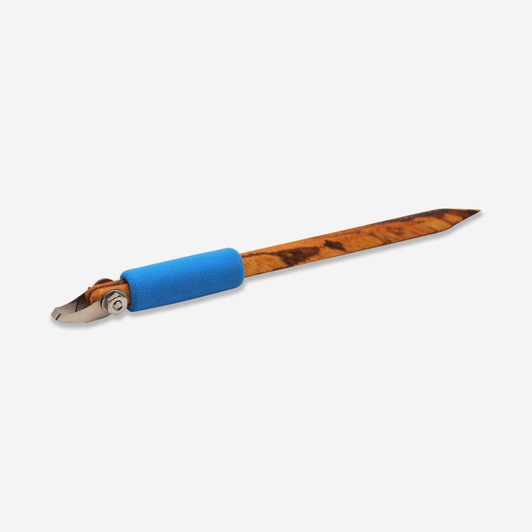 P15 carves deep or shallow crisp clean lines and can carve bone dry or leather-hard clay