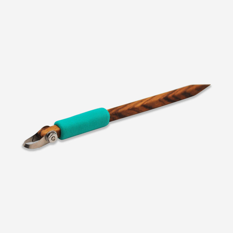 P2 carves clean, precise, 6mm U-shaped grooves. Can carve bone dry or leather-hard clay and has an adjustable angle