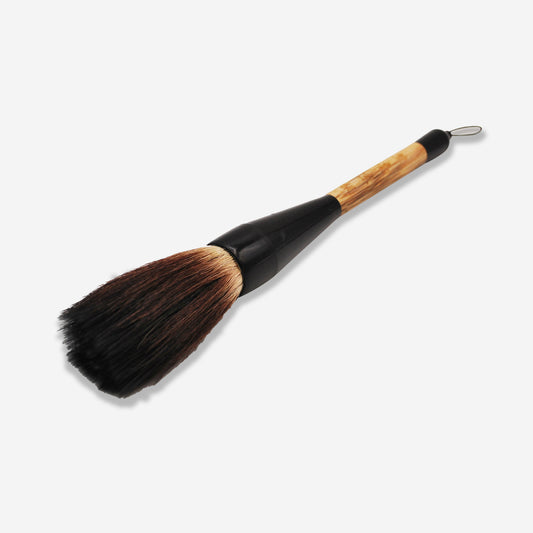 A large goat hair sumi brush that works great for glazing.