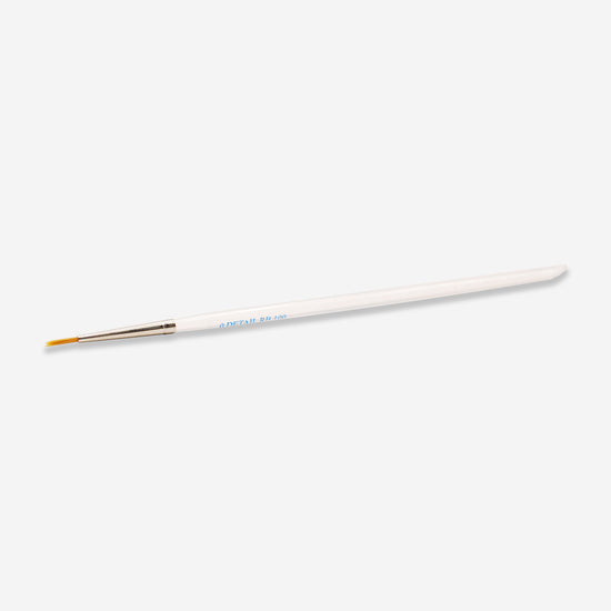 This Mayco #0 detail liner brush, RB100 is the best choice for precise glaze placement. Liner brushes provide maximum control for the creation of delicate lines. Works great with underglaze, glaze or stains/washes.