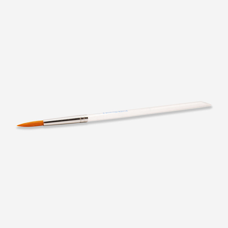 This Mayco #8 round brush is a long, tapered bristles make this brush useful for controlled glaze application and some detailing. Works great with underglaze, glaze or stains/washes.